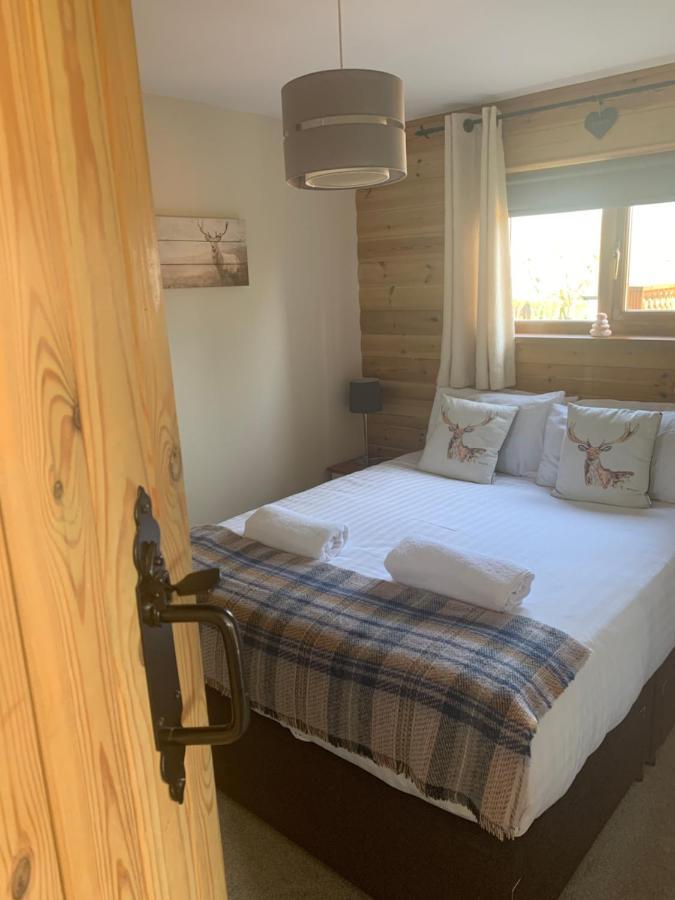 Swansea Log Cabin Pontardawe Экстерьер фото