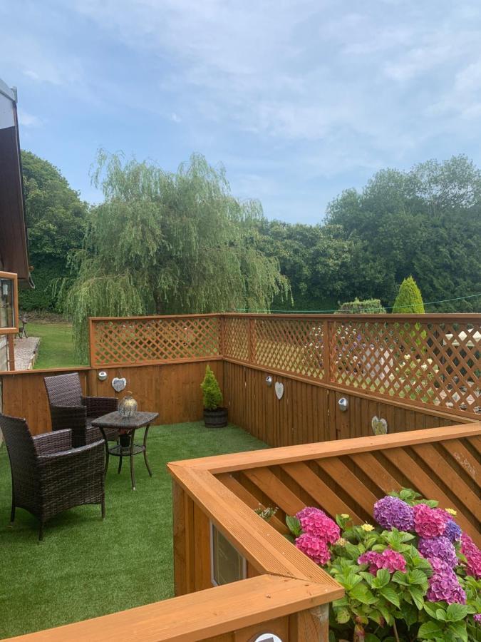 Swansea Log Cabin Pontardawe Экстерьер фото