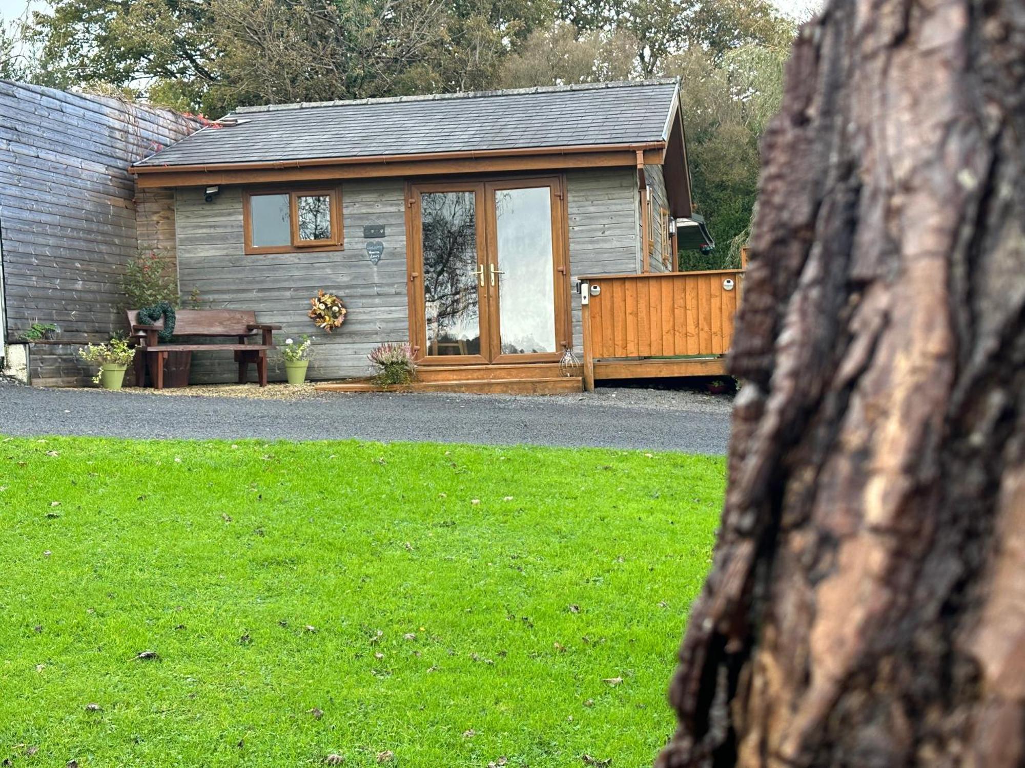Swansea Log Cabin Pontardawe Экстерьер фото