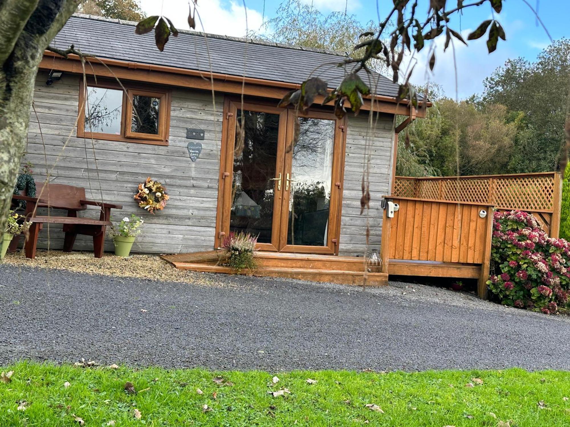 Swansea Log Cabin Pontardawe Экстерьер фото